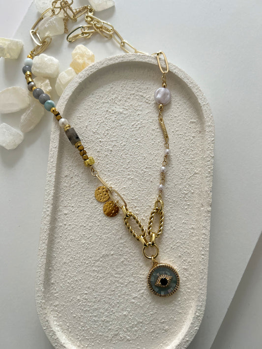 Peaded eye necklace