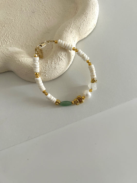 Marble bracelet with mint stone