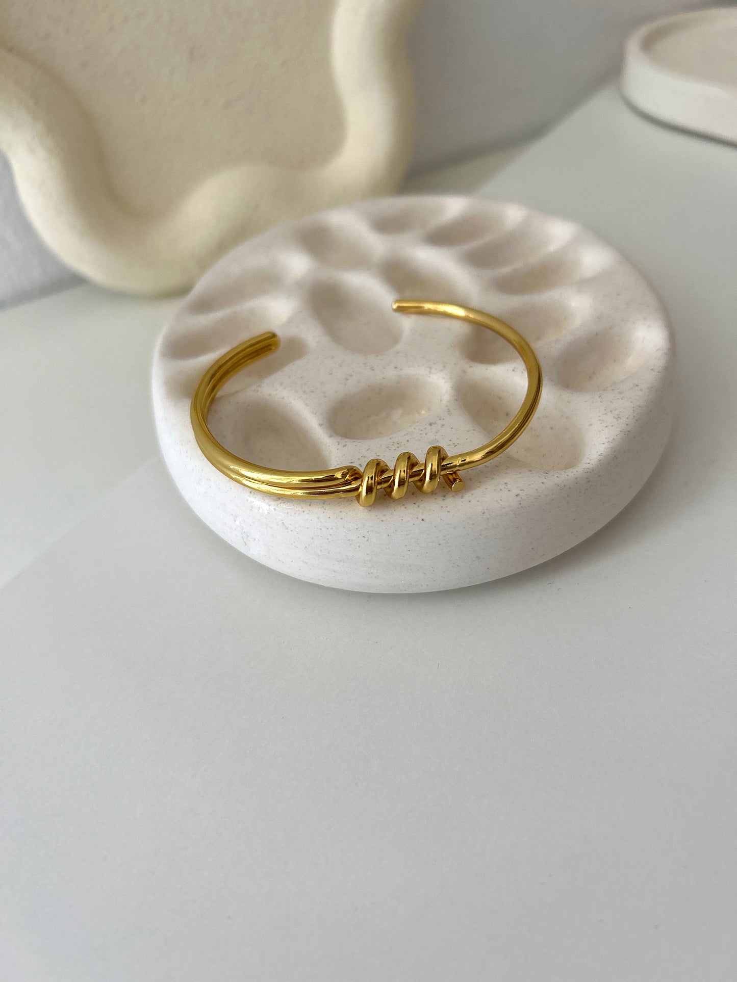 Twist bangle