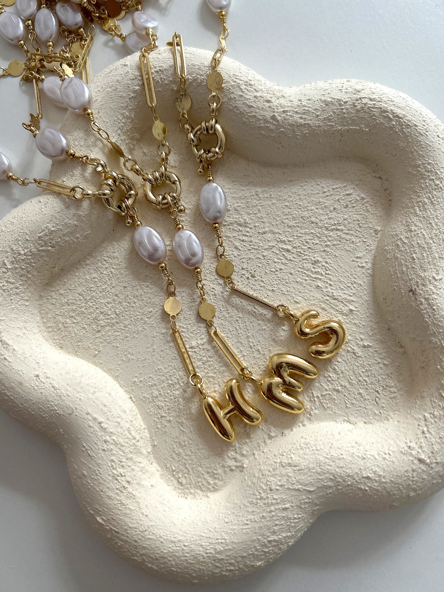 Pearls magic necklace with letter